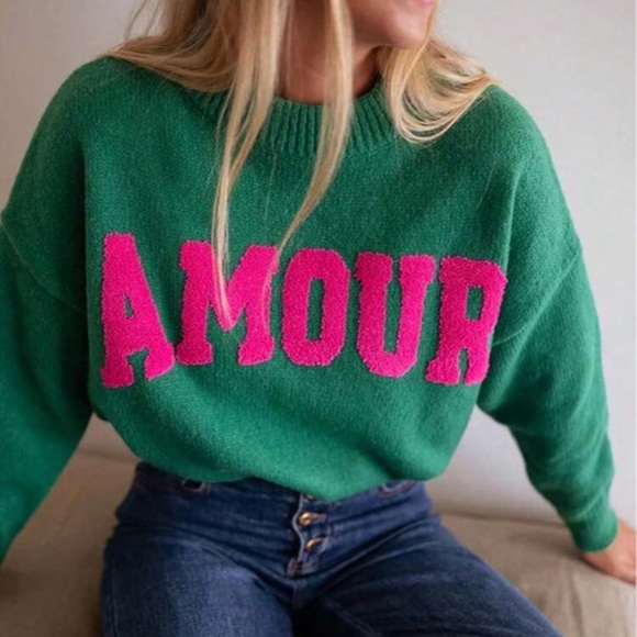 💕 PLUS Sweater 💕 - Picture 1 of 4